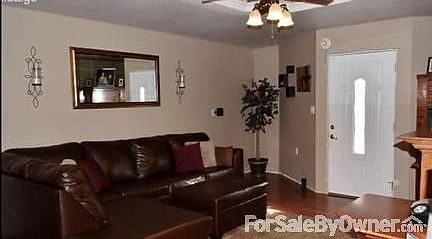 4th image of 301 Hidalgo Dr