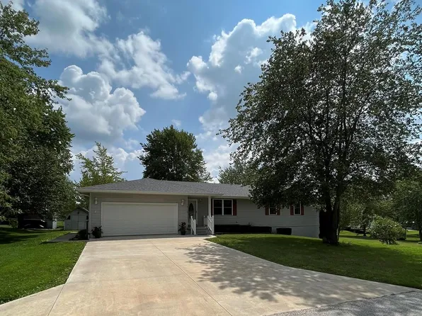 1312 Hilldale Dr, Macon, MO 63552