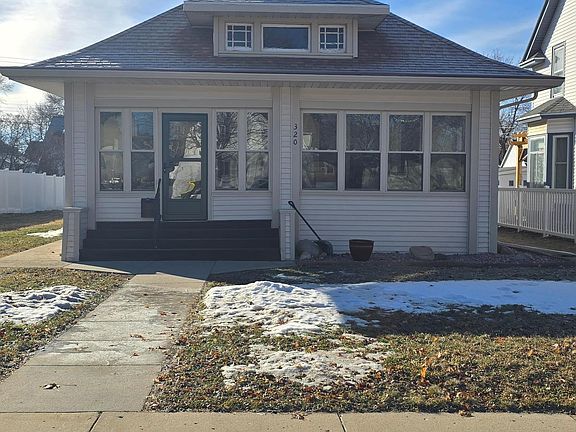 3rd image of 320 2nd St SW