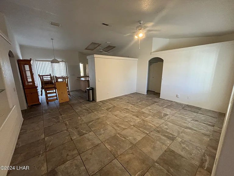 3720 Beachview Dr — Photo 4