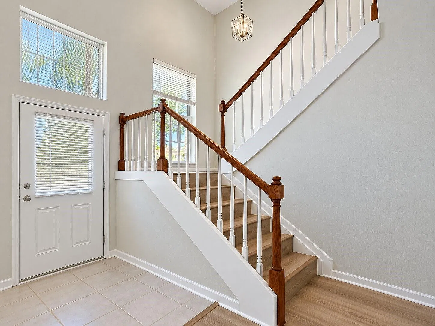 4 bed, 2.5 bath, 1954 sqft, $2,200 — Photo 3
