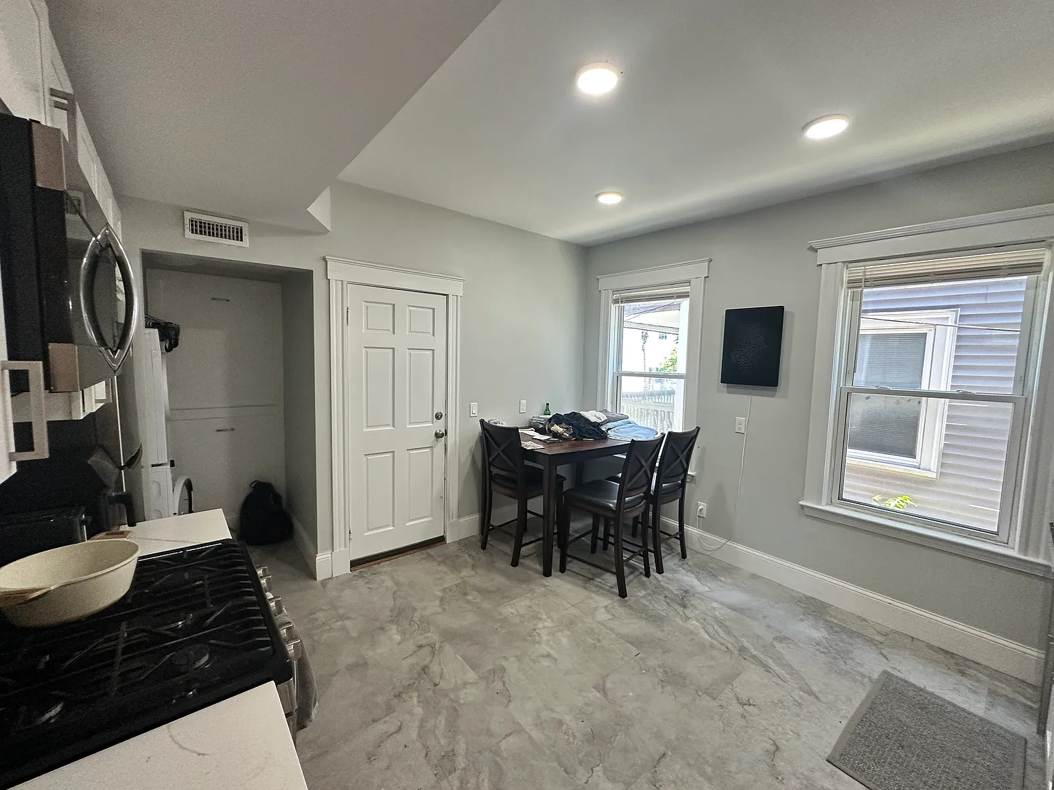 3 bed, 9999 sqft, $3,300 — Photo 3