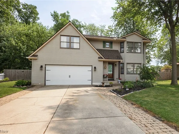 725 Maplewood Ave, Sheffield Lake, OH 44054