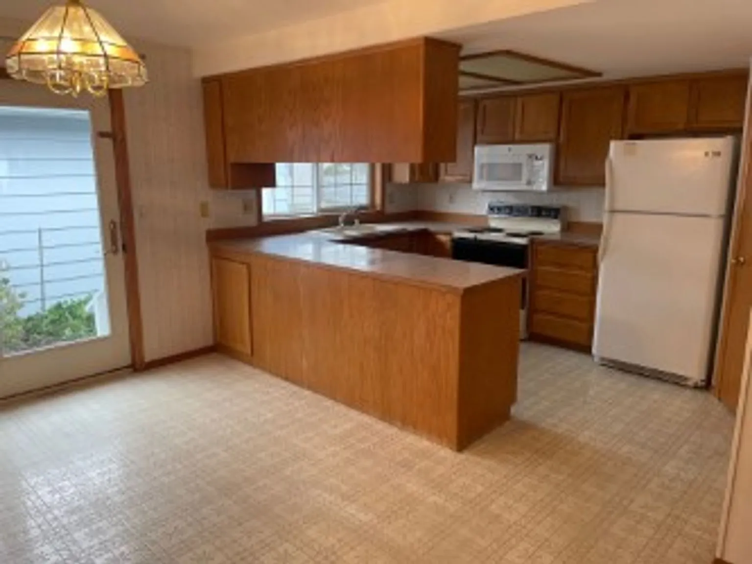 112 W 2nd St Unit B — Photo 3