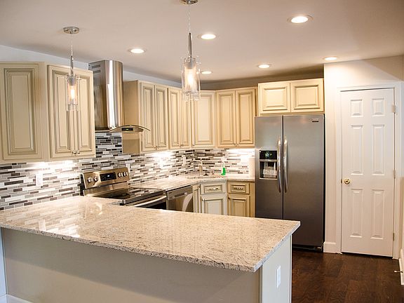4th image of 10108 Lomond Dr