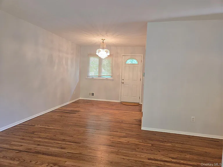 14 Lake Shore Dr — Photo 4