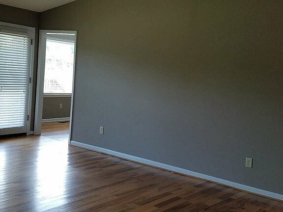 Vaulted ceiling - great room