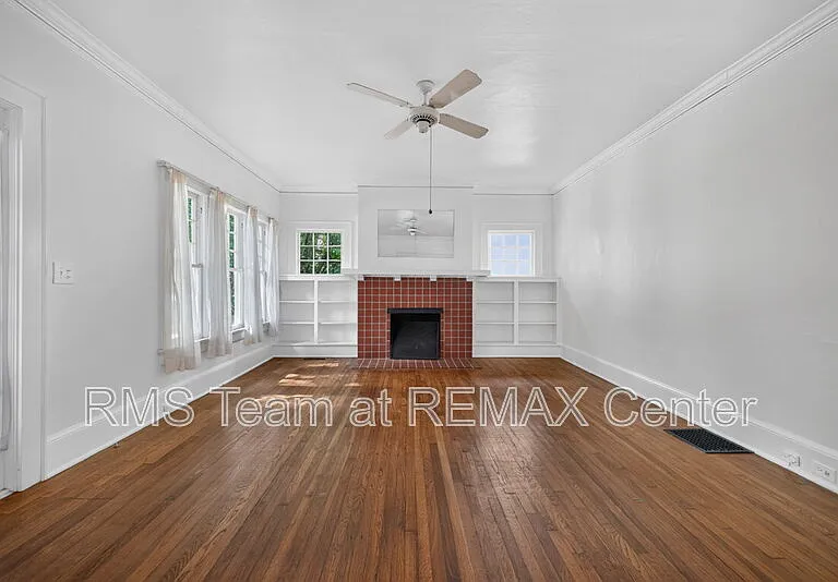 582 Clifton Rd NE — Photo 6