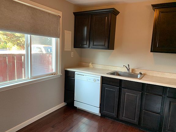 2nd image of 3919 E McLoughlin Blvd