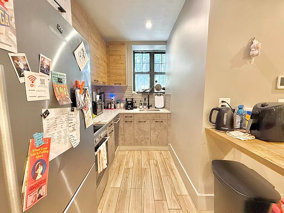 2nd image of 557 Union St APT 1