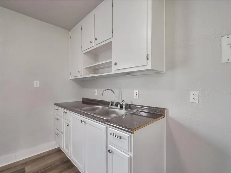 1311 Fred St — Photo 7