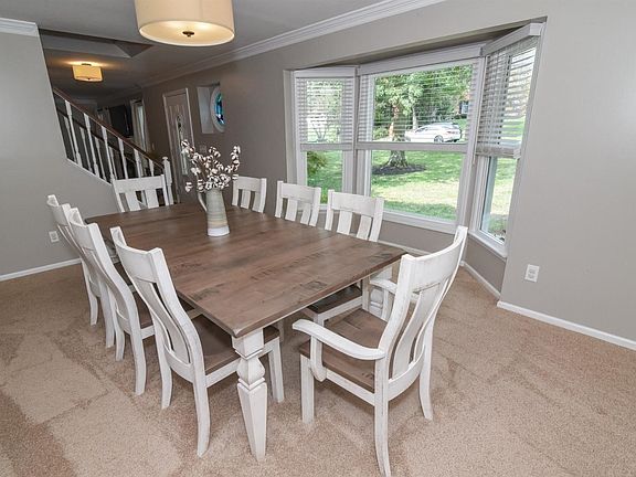 3rd image of 780 Huntersknoll Ln