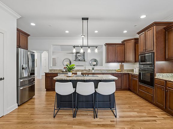 3rd image of 5401 Stonewood Dr