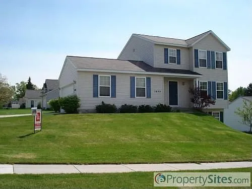 1672 Northbend Dr NE photo 1