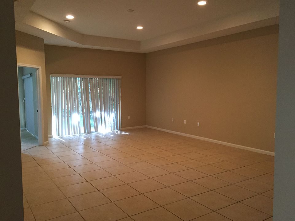 Living room/ Dining room