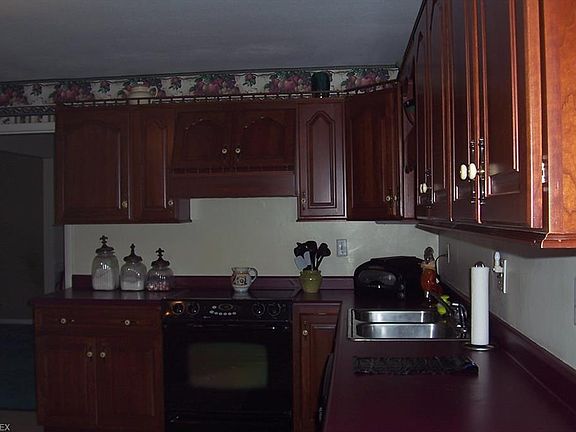 5th image of 1077 Rubicon St