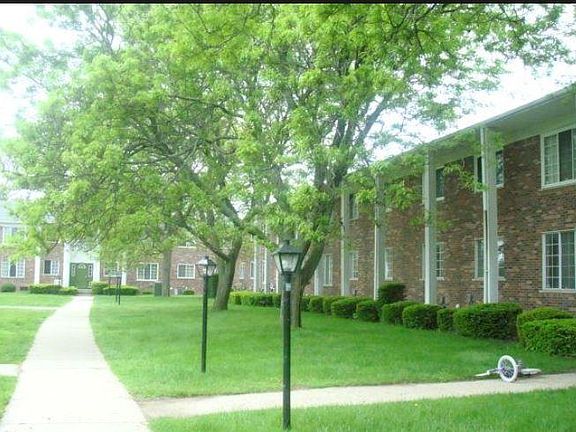 3rd image of 39447 Van Dyke Ave #1
