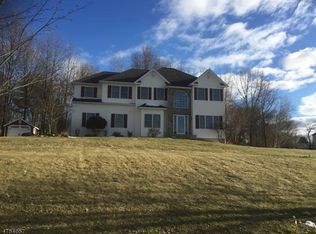 2 Village Gate Rd, Washington, NJ 07882