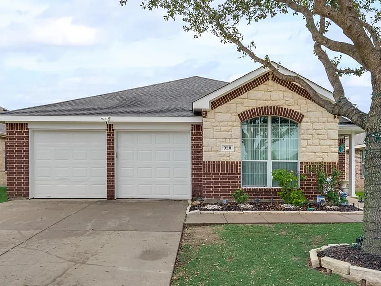 Furlong Dr — Photo 18