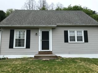 470 N Ironstone Dr, Boyertown, PA 19512