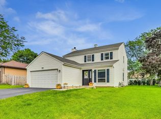 586 Cortland Dr, Lake Zurich, IL 60047