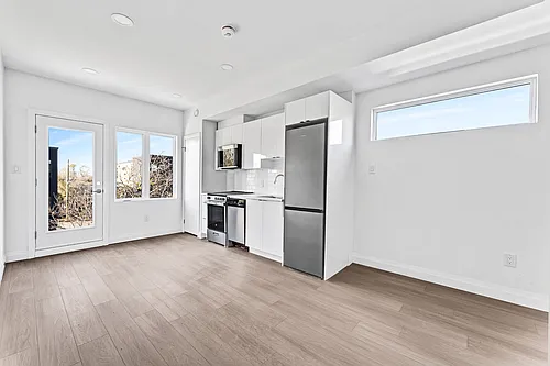 368 Tweedsmuir Ave #102 Photo 1