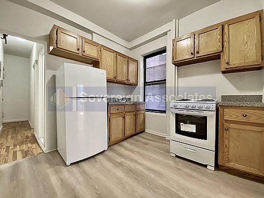 4th image of 1270 1st Ave #E2