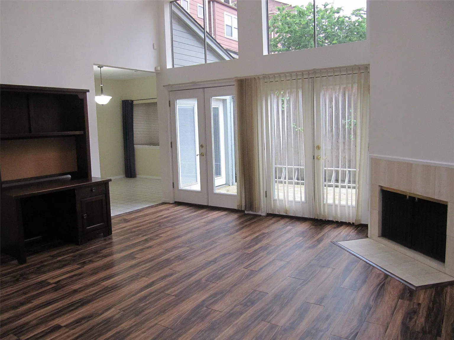 2 bed, 1.5 bath, 1431 sqft, $2,300 — Photo 4