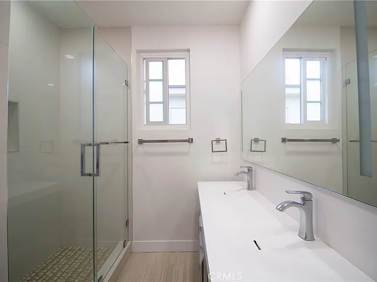 835 S Sherbourne Dr #9 — Photo 8