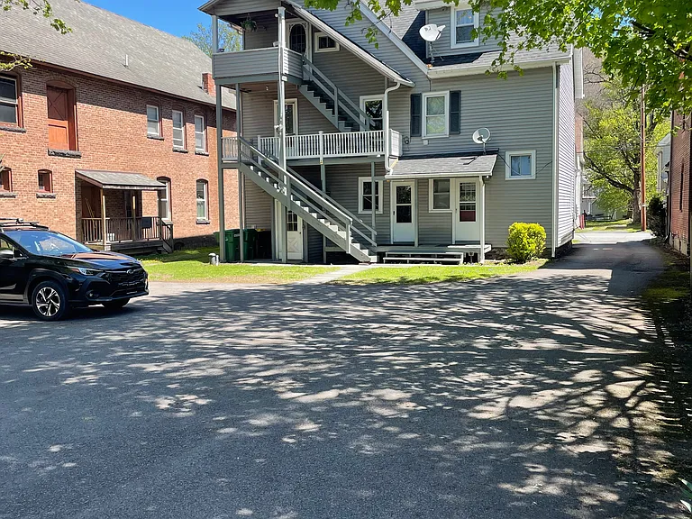 1226 East St #2 — Photo 3