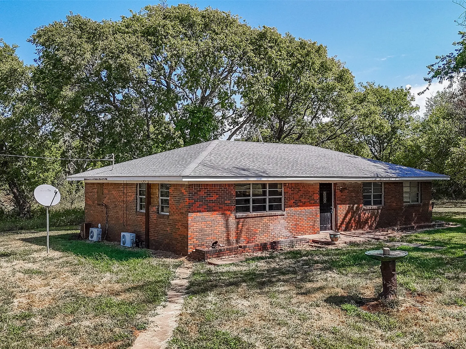 3 bed, 1.0 bath, 1344 sqft, $1,200 — Photo 4