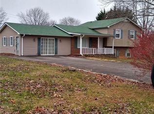 153 Jenny Ln, Pilot Mtn, NC 27041