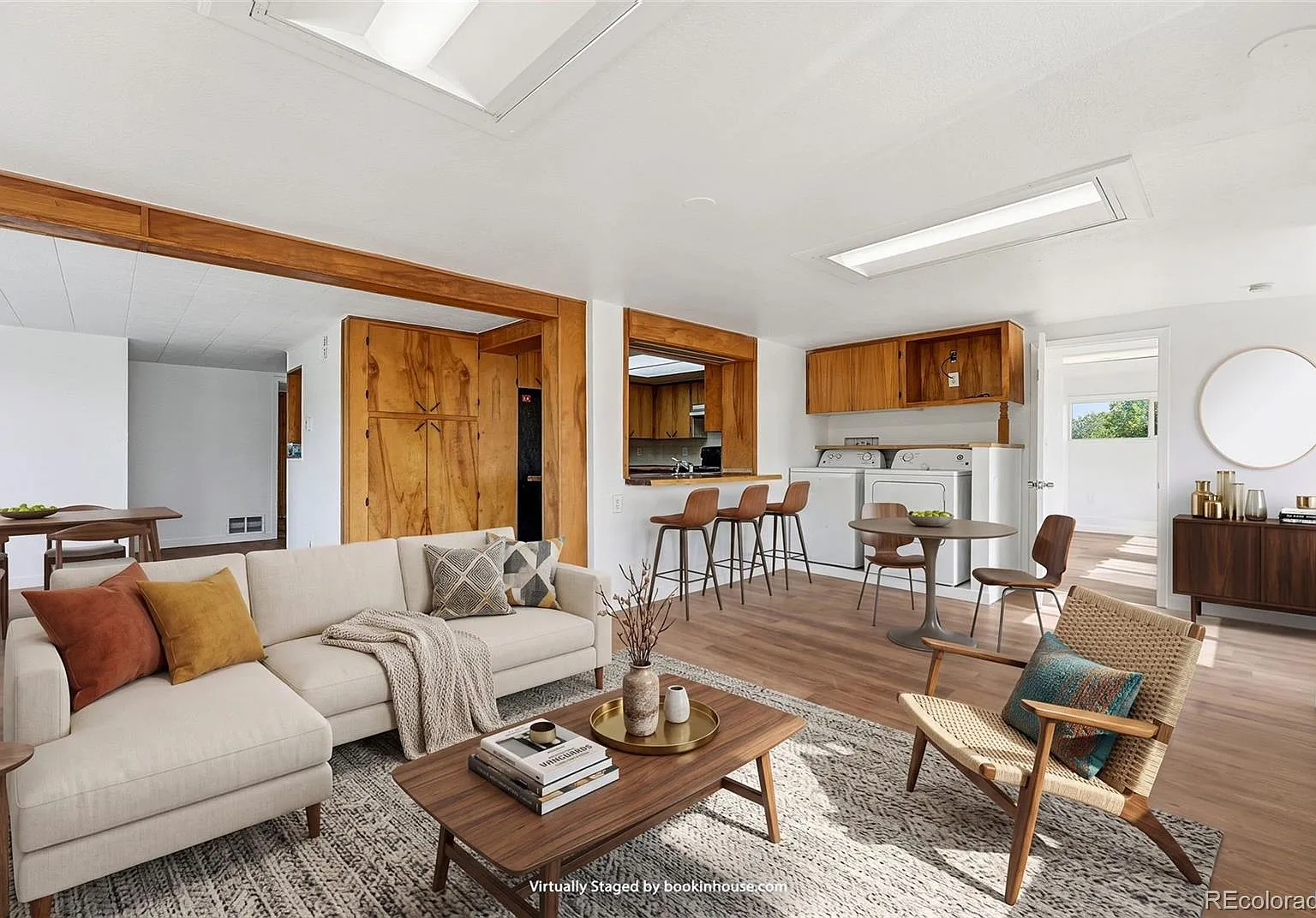 4 bed, 1.5 bath, 2624 sqft, $1,950 — Photo 1