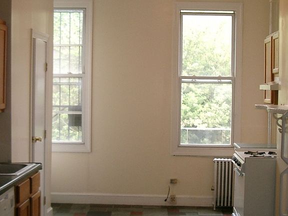 4th image of 61 Morgan Ave #2F