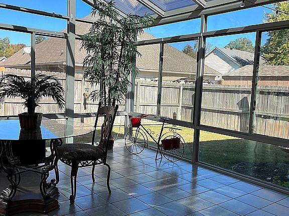 5th image of 1310 Evening Shade Dr