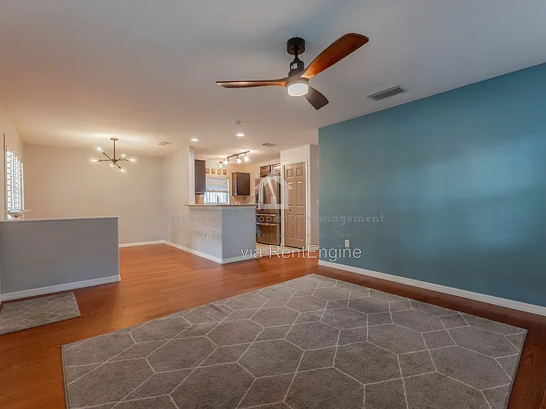 2403 Mayer St — Photo 10