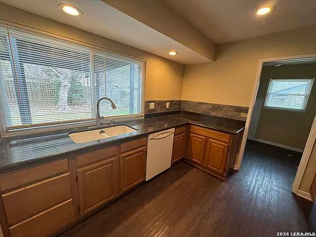 5830 Freemans Farm St — Photo 6