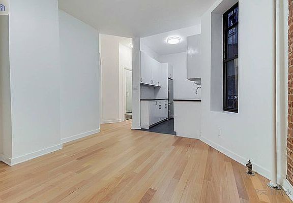 2nd image of 590 Amsterdam Ave #1R