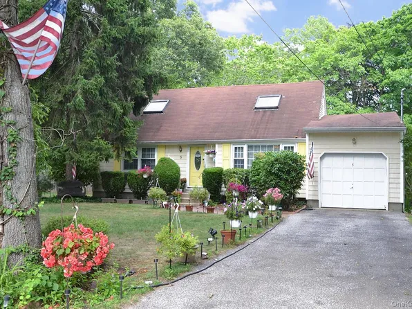 5 Radio Avenue, Miller Place, NY 11764