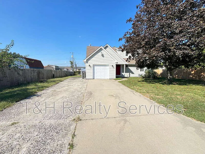 6 bed, 3.0 bath, 2048 sqft, $1,875 — Photo 1
