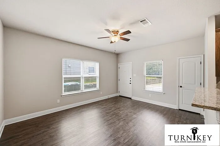 3 bed, 2.0 bath, 1089 sqft, $1,575 — Photo 4
