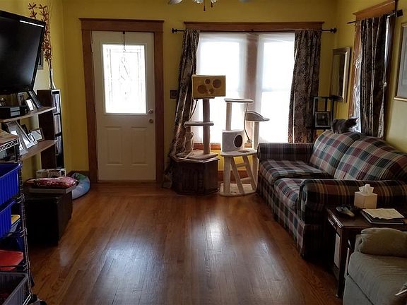 4th image of 2276 Avon St