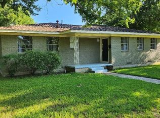 1602 Laurel Rd, Gainesville, TX 76240
