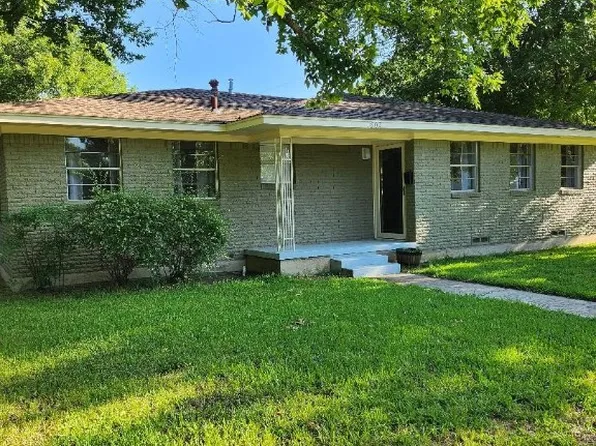 1602 Laurel Rd, Gainesville, TX 76240