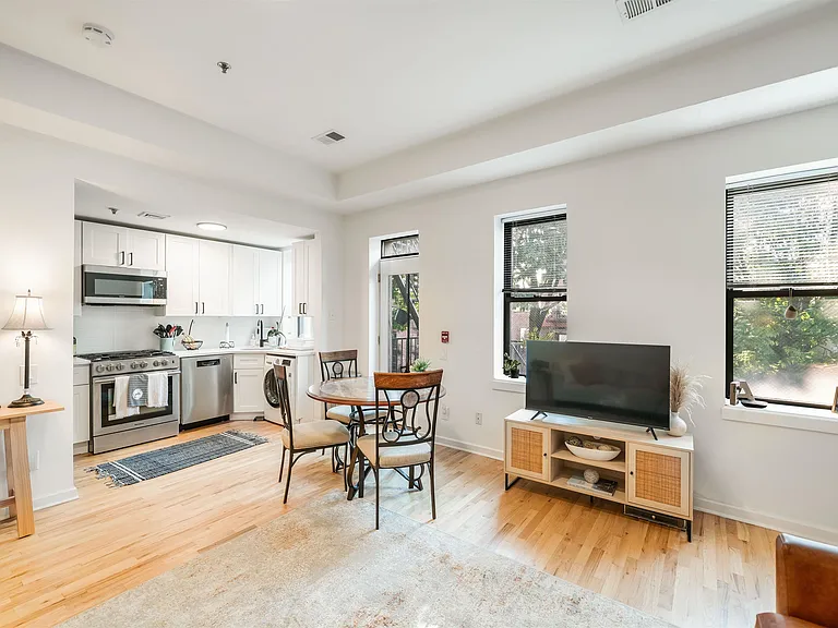830 Hudson St #4 — Photo 4