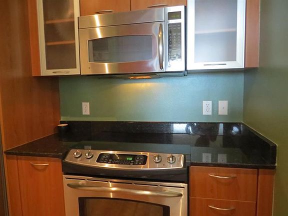 4th image of 100 NE 6th St Unit 609