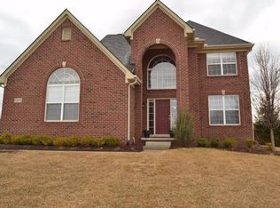 52859 Willowbrook Dr, South Lyon, MI 48178