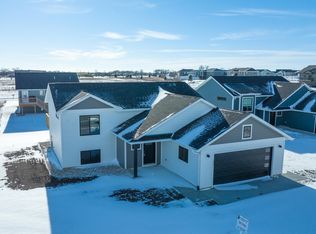122 Wedgewood Cir, Brookings, SD 57006