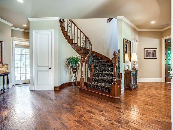 4th image of 1003 Windsor Dr