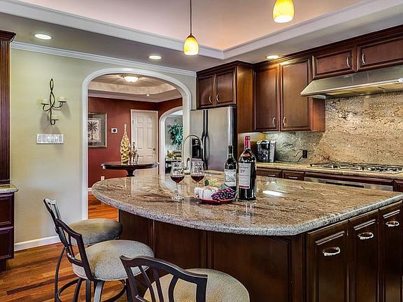 5th image of 1082 Huntingdon Dr